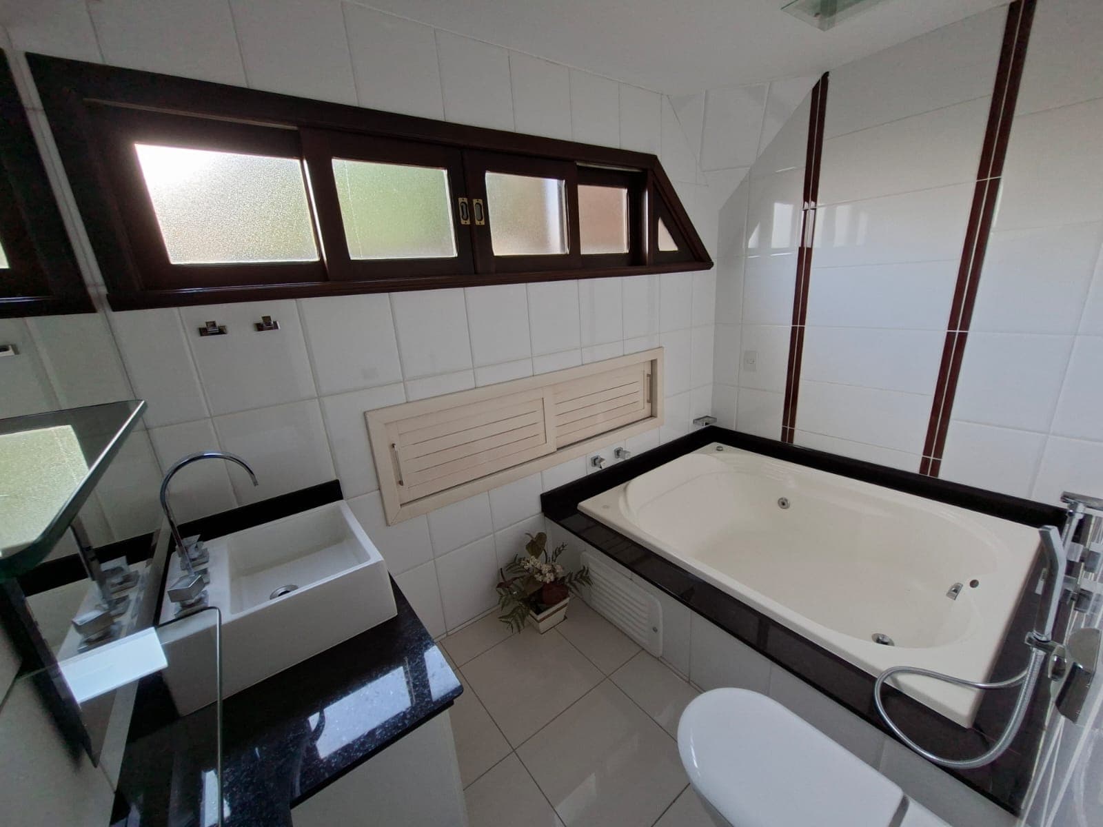 Residência em Santa Felicidade à venda com piscina em condomínio, 3 quartos.  — foto 10