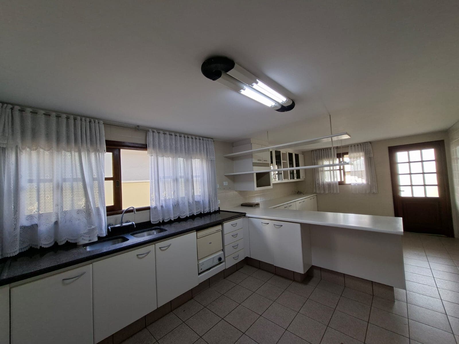 Residência em Santa Felicidade à venda com piscina em condomínio, 3 quartos.  — foto 23