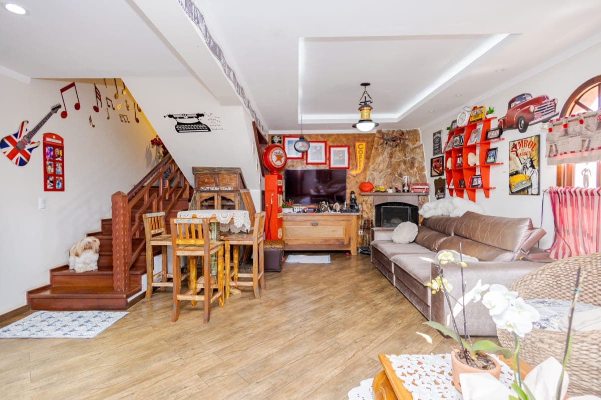 Sobrado de esquina em santa felicidade, o imóvel ideal para quem busca conforto, espaço e uma localização privilegiada. — foto 12